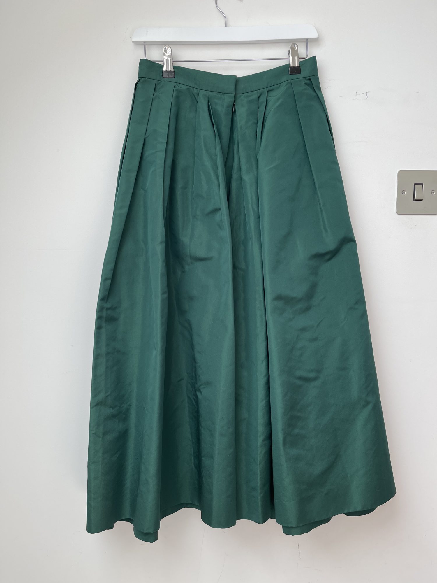 Yves Saint Laurent Green Midi Pleated Skirt – StyleSwap